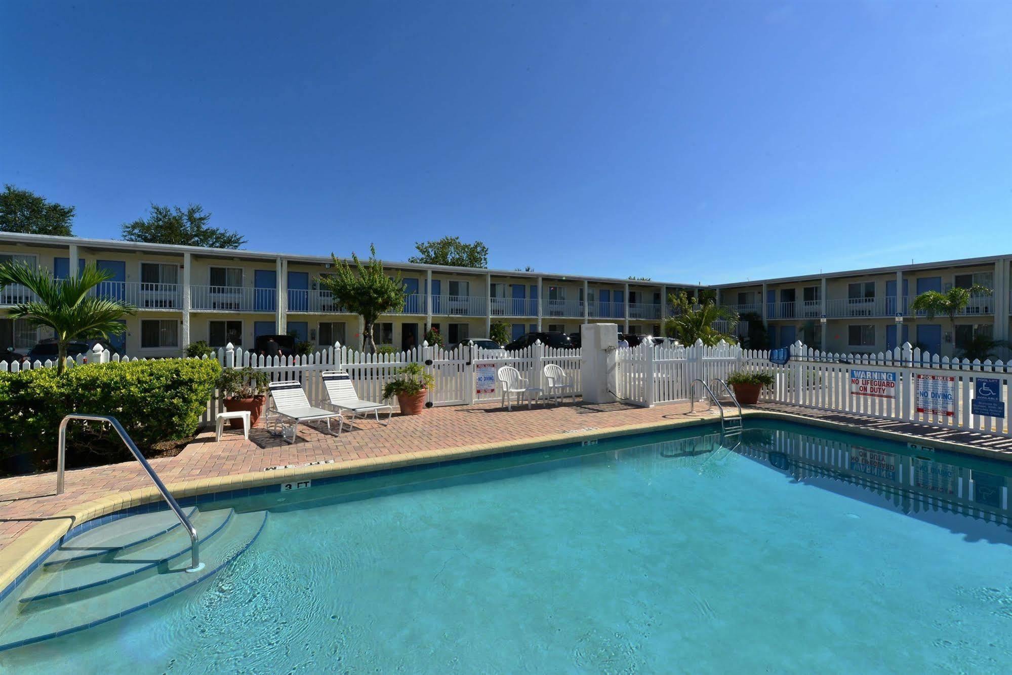 Americas Best Value Inn Bradenton-Sarasota Esterno foto