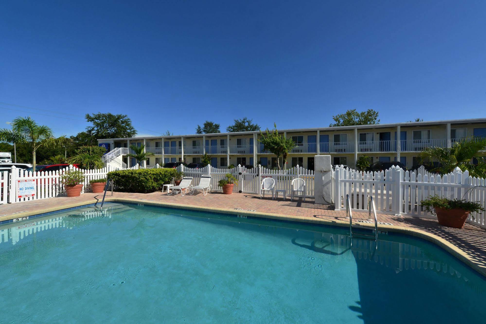 Americas Best Value Inn Bradenton-Sarasota Esterno foto